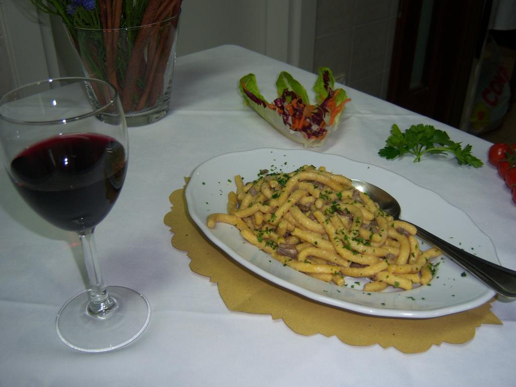 Agriturismo Lo Sgorzolo ペルゴラ エクステリア 写真